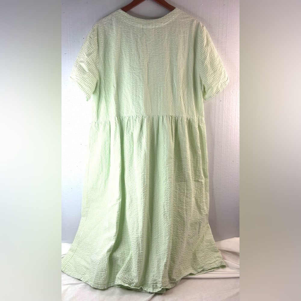 The Vermont Country Store 3X Seersucker Button-Front Pocketed Midi Dress in Lime - Picture 3 of 6